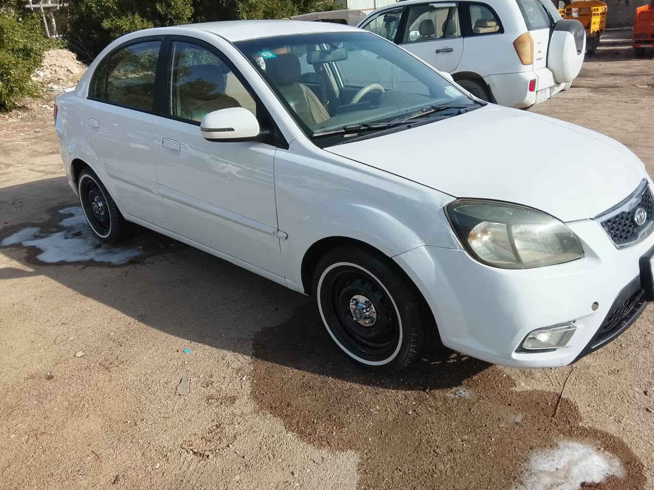 سلام عليكم كيا ريو للبيع موديل 2012 مكفوله من الضربة والتبديل والصبغ المكينه 1600 حداده تبريد كير خير من الله السياره جاهزه استخدام بيت للأتصال على الرقم *********** السعر 90
