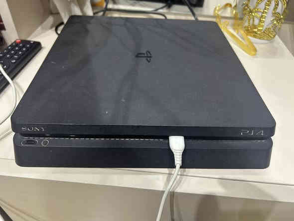 بلي فور سلم نضيف. مداخل تصليح 
-وياه يدات ثنين اصليه 
-فيفا٢٢
رايده ٢٠٠
مكاني بغداد غزاليه. 
***********
