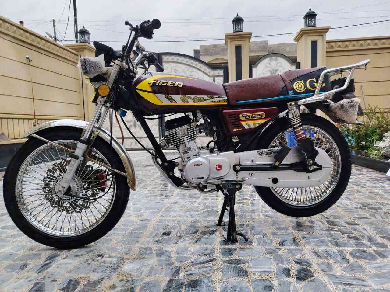 السلام عليكم 
ماطور تايكر 2025
مرقم نينوئ شرط التحويل سنويا 2030 نضافه
كدام العين ما يحتاج كلشي السعر مليون وا 900وبي مجال
***********
