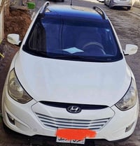 توسان 2013بيه أشويه صبغ بلصندوك يم الرقم فقط الباقي كفاله 07829742156ف...