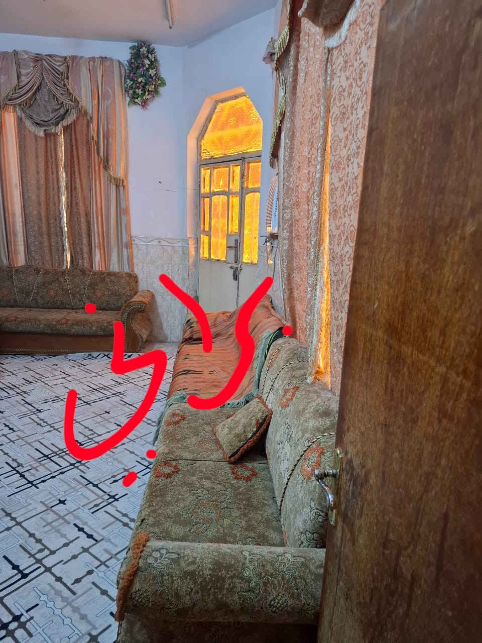 بِسْمِ اللهِ الرَّحْمٰنِ الرَّحِيم

الاعلان رقم (7)

بيت للبيع مساحة 200م طابو صرف العنوان( القطع الطافرة) حي الحكم مقابل بانزين خانة ال36  يحتوي على غرفتين وهول وصالة وبراني ومطبخ وفي الطابق الثاني غرفة+ 3 مجاميع صحية السعر 85 

للاستفسار الاتصال على الارقام التالية:
*********** | ***********
او التواصل عبر صفحة المكتب.
