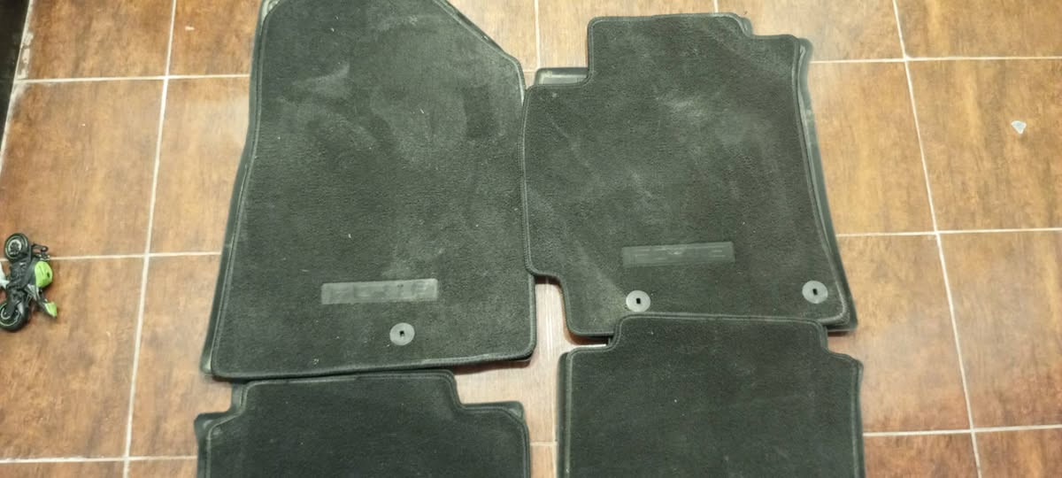 السلام عليكم 
تخم واقيات فورتي من 19الى 24 السعر 30 الف
دوسات كاربت السعر.  25 الف 
دوسات ربل اصليات. السعر 60 الف 
قواعد اشاير اصليات تفصيخ. السعر. 80 الف 
مكاني بغداد الكاظميه 
***********

