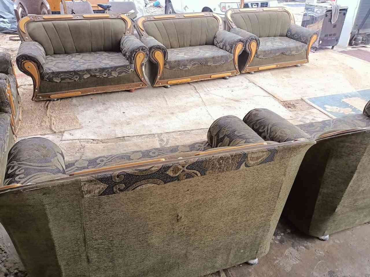 السلام وعليكم لبيع تخم 14مقعد نضيف كلش اي ضرار مابيهن مكاني حي اور سبع قصور شارع ابو  علي يم جامع لحمزة موجود خاص وتساب ***********
