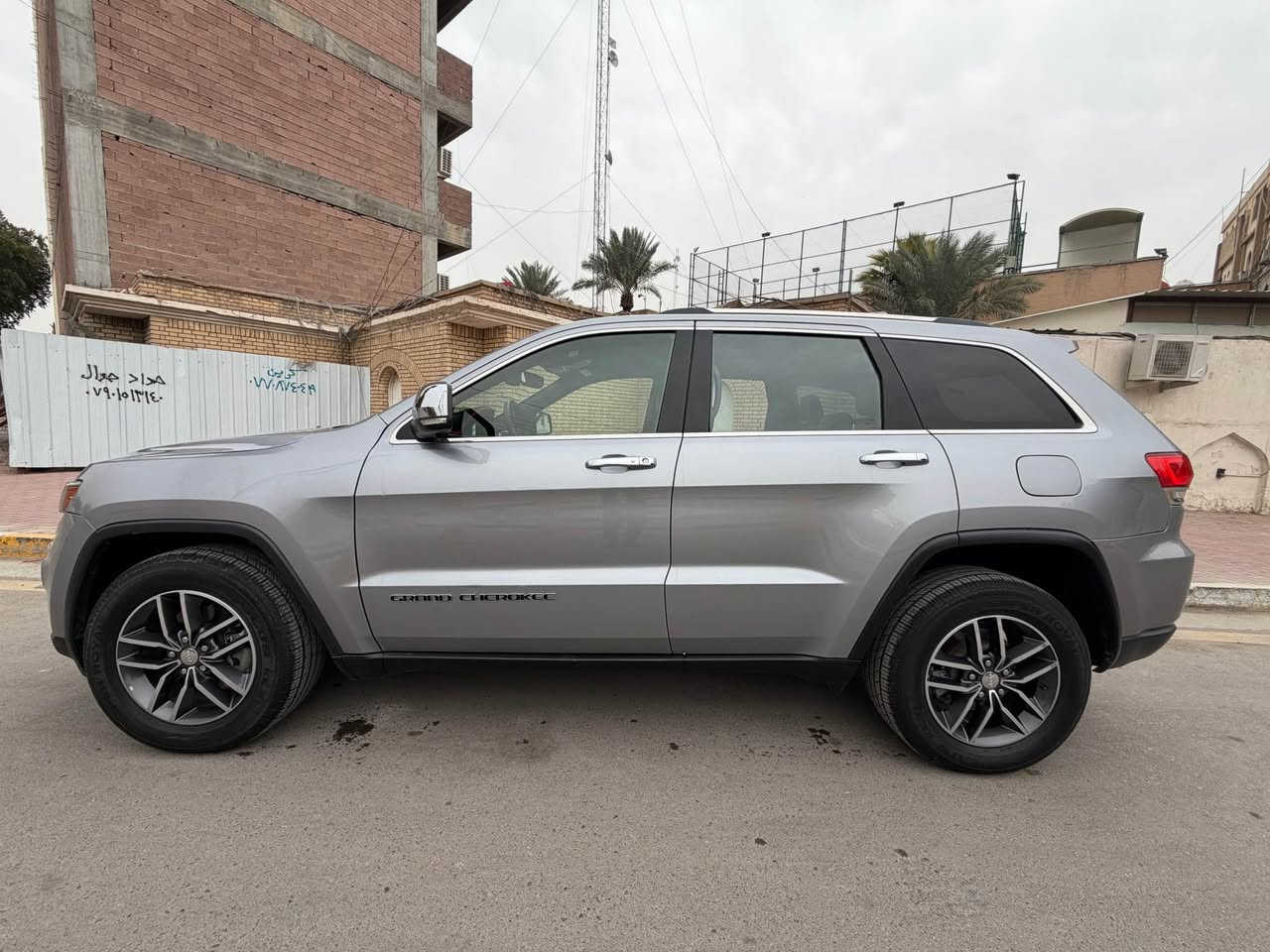 جيب كراند شيروكي لمتد 2018 فول عدا الفتحة

صبغ 3 قطع جاملغين وبنيد ✅

محرك 6 سلندر 3600 سي سي
كشن خزن ميموري
كشنات جلد تدفئة
ستيرن تدفئة
كشنات كهربائية
صندوك كهرباء
ابواب بصمة 
حساسات خلفية
كاميرا دوارة
بريك ذاتي خلفي مانع تصادم
تشغيل عن بعد
ماشية 75 ميل

السعر 189 $ ورقة فقط ✅

جاهزة رقم بغداد الدولي باسمي تحويل مباشر  ✅

مكاني الوزيرية للاستفسار *********** بغداد, العراق
