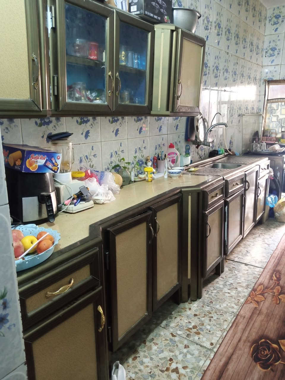 كاونتر للبيع 2متر مع ملحق وسنك متر ونص قوي و نضيف السعر 200 الف مكان رئاسة العبيدي للاستفسار اتصال ***********
