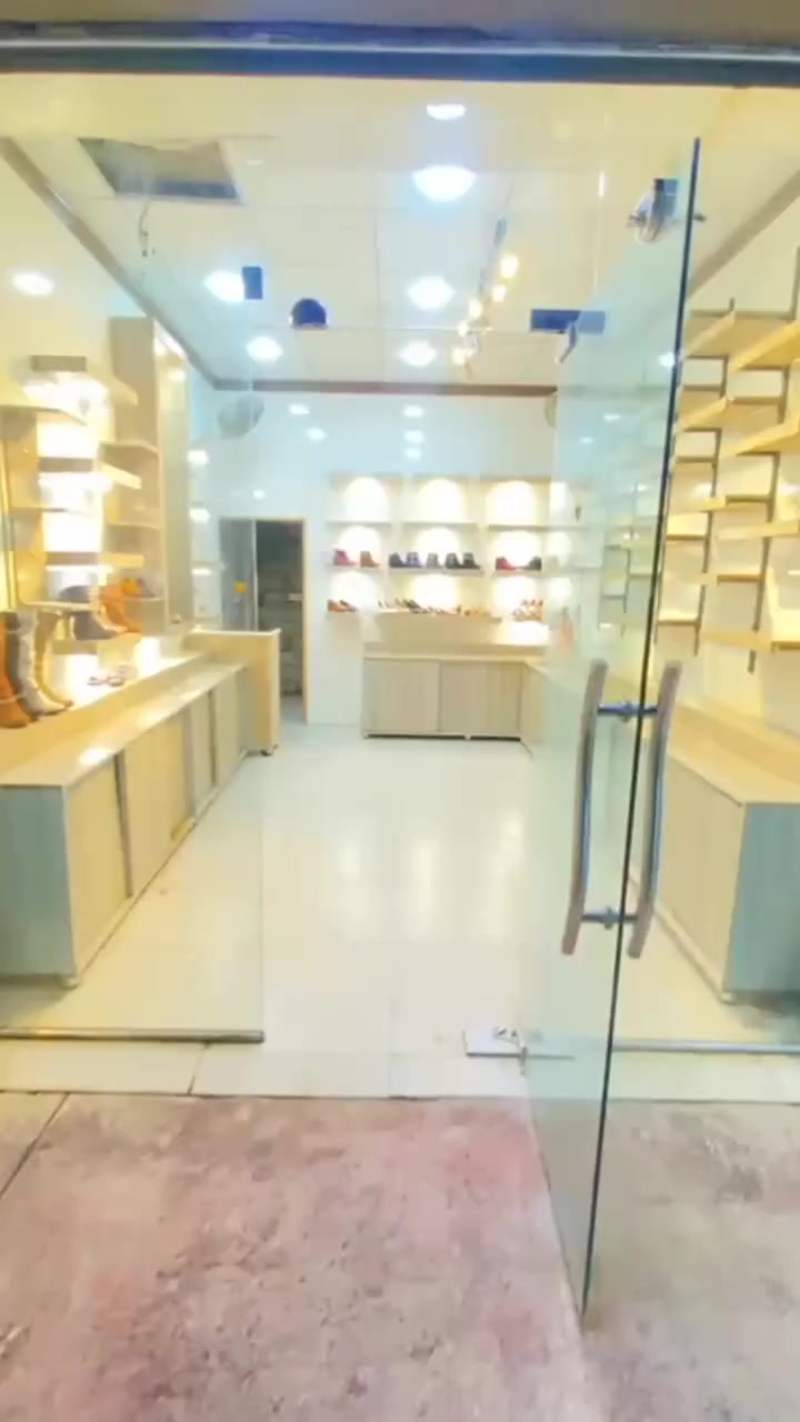 للبيع / ديكور محل احذيه وحقائب للبيع جاهز اخو الجديد نظافه 100٪ تكدر تفصخه وشده ع اي محل قياسه ارتفاعه 3 متر وعرضه 4 متر والطول 5 متر
العنوان الديوانيه العروبه 
للاستفسار واتساب او اتصال ***********
