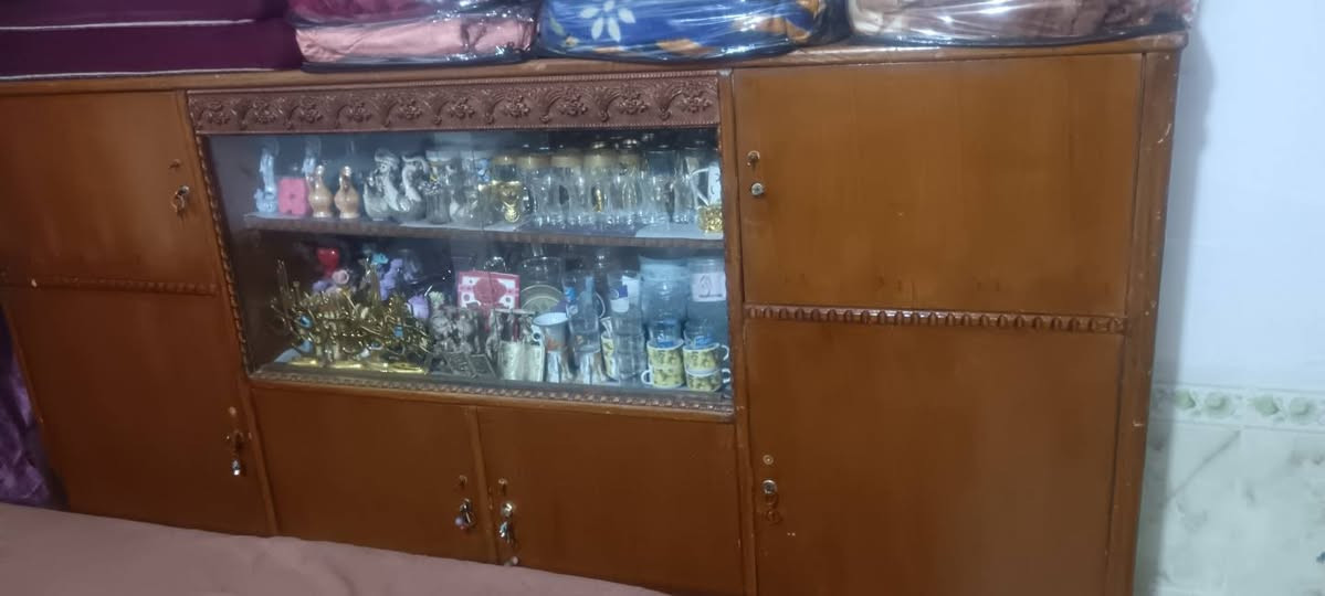 سلام عليكم دولاب للبيع حاله مستخدمه بس نضيفه السعر 300 وبيه مجال للشراي ***********

