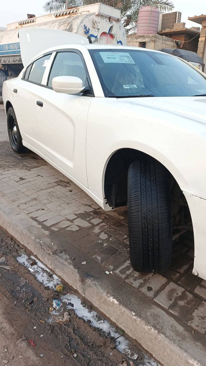 السلام عليكم للبيع جارجر ٢٠١١ادوات بيها كصه جنطه السياره متومه طبق الاصل مكينه هيمي السياره حلوه ومرتبه مكان السياره البصره النتصال***********
