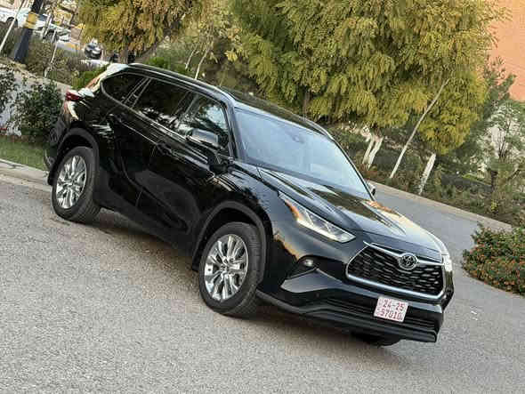 #سعر_مناسب_جد
تويوتا هايلند 2023 limted
فئه المتيد 🔥
٧ راكب 

وار امريكي 
فقط بيها ربع بنيد مصبوغ

مواصفات 

فتحة 

فور ويل 

رادارات فول 

سماعات JBL

كشنات تدفئه تبريد 

ستيرن تدفئه 

خزن كشنات 

صندوك كهربائي 

كامرات 360 درجه 

شحن وايرليس 

درايف مود  ايكو سبورت نورما والترال 

EV MODE 

نزول منحدرات 

هاندبريك بصمه 

اوتو هولد 

شحن وايرليس

بردات جانبيه 

المكان دهوك
للسعر ٣١٥$
***********
***********
***********
