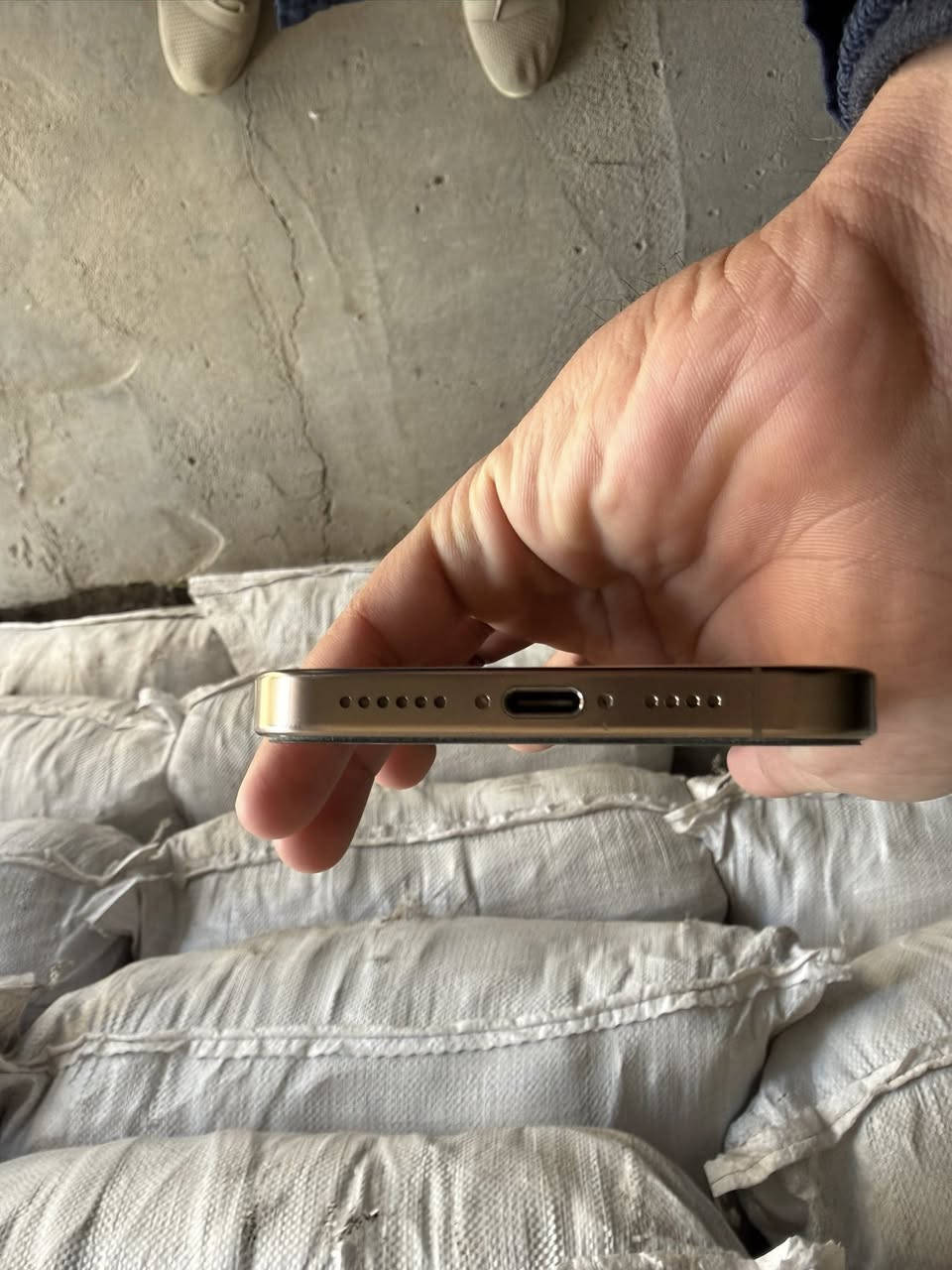 السلام  عليكم آيفون ١٦  برو ماكس ماستر للبيع ذاكره ٥١٢ بطاريته ١٠٠ملحقاته كامله رقم هاتف ***********سعر ١٥٥٠ وبي مجال شي قليل
