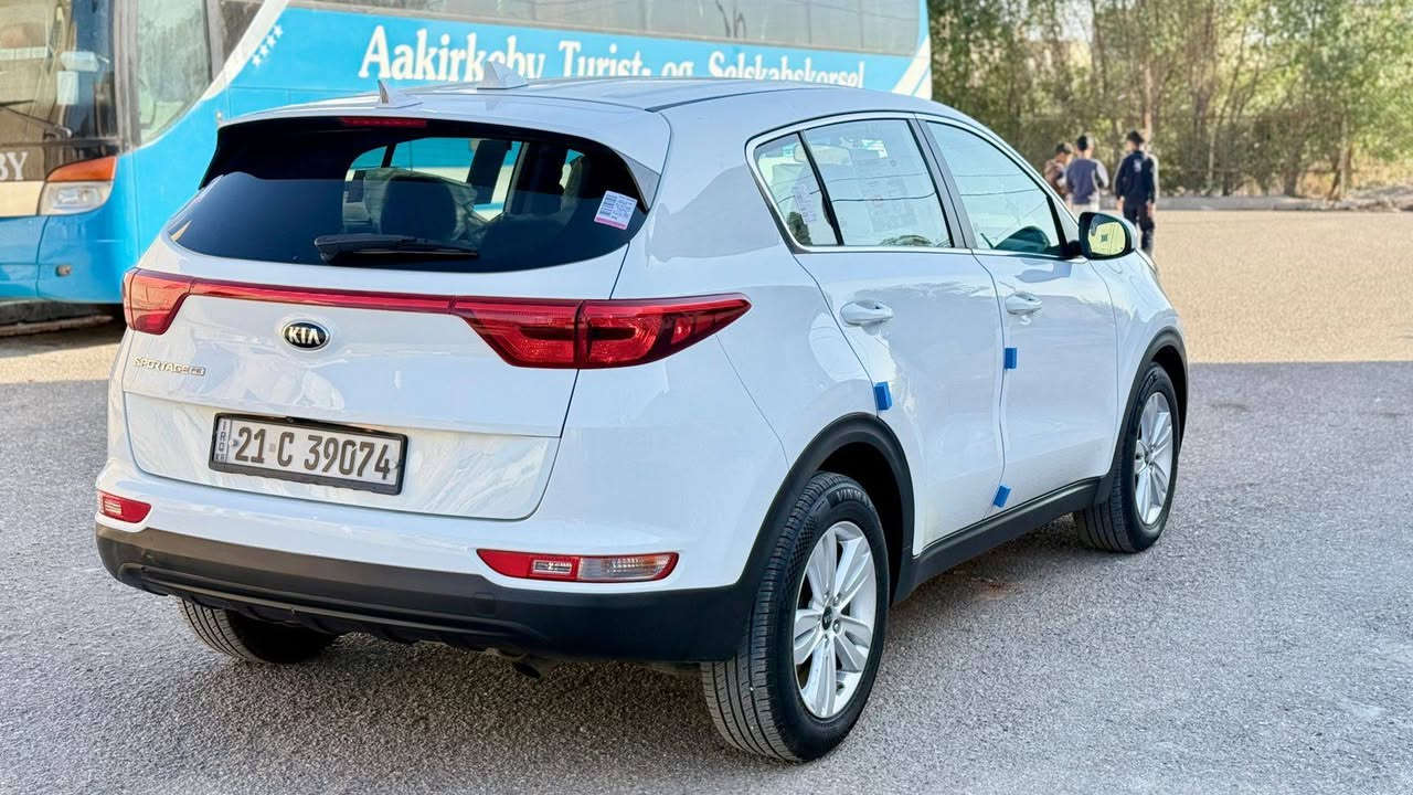 للبيع كيا سبورتج وارد امريكي موديل 2017 لون ابيض حادث السياره بنيد وربع من الجاملغ بدون دواخل ولباقي لا صبغ  ولا شخوط ولا تكحيل ولا تبديل بشرط السونار شواصي ولغود مكفولات كير ومحرك 2400 رقم شمالي الدولي الجديد ب اسمي تريد تحويل وكاله ثاني يوم هزه وفحص جديده سنويه جديده  يعني سياره ما عوزها مصرف ربع دينار جاهزه تخم تايرات جديد صدر جديد سياره مال بيت ع ايدي وما بيها نقص جاهزه داخل لونين بيجي ورصاصي شاشه كبيره وكامره فول تحكم ستيرن  فورويل سبايدرات بلاديه جهتين كروز مثبت السرعه مانع الانزلاق قطعتين تبريد مركزي منفصل نضام صعود ونزول منحدرات مود درايف ثلاثه انضمه قياده سبورت وسمارت وايكو اقتصاد البانزين وبعد بيها مواصفات اكثر / مكان السيارة بغداد-الرصافه  للاستفسار الاتصال على الرقم ***********وبيه واتساب#السعر_148 وبيها مجال  بسيط
