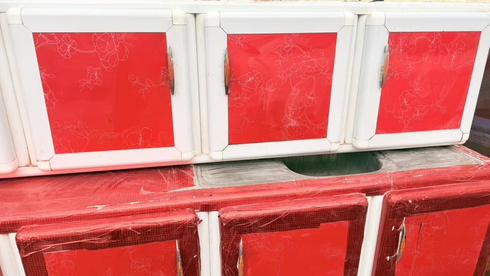 كاونترللبيع ٣قطع مع سنكي  نضيف كلش اي ضرر ما بيه سعر ١٩٠الف بيه مجال قليل مكان حله (***********
