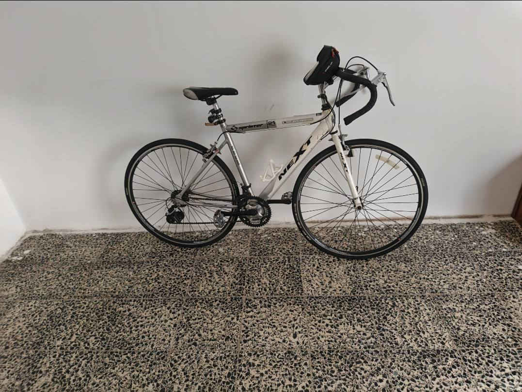 السلام عليكم
رود للبيع ماركة NEXT الايطالية نوع sprinter speed

معدن المنيوم ماشة حديد

سستم شيمانو 7*3

تايرات كتان 

بطيخات ماركة جويتك الايطالية

بريكات ماركة Pro Max

مختم بل كامل شيمانو

السعر 140 بي مجال 

متوفر توصيل جميع محافظات العراق

***********
