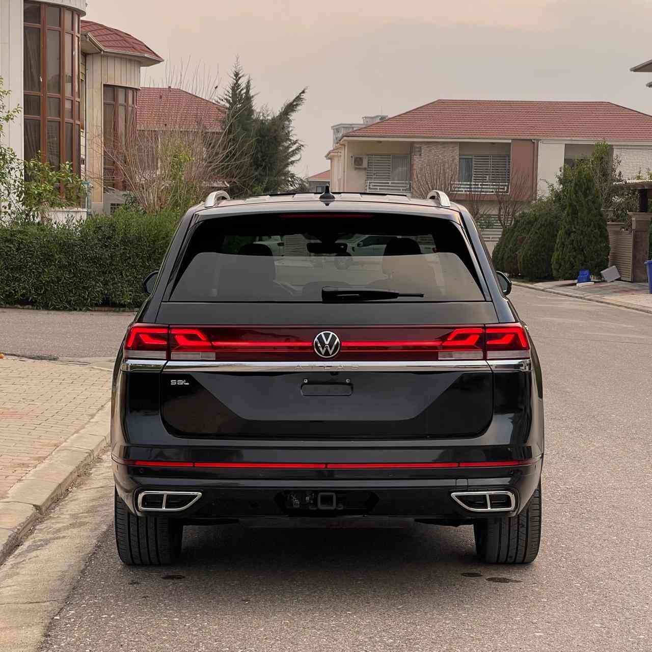 ڤۆلکسواگن اتلەس 2024 مواسەفات SEL Premium R line
بێ ئایرباگ تەنها نیو سندوقی سبوغە 
رەنگی رەش 
مواسەفات کوشن ساردو گەرم-
 کوشن جلد-داتاشۆ
-پانۆراما- پەردە 
- سندوق شەفت-٥ کامیرا-رادار-شەغال

سعر لە کۆمێنت داوابکە ڕاستەخۆ بۆت دیت 📩 

گیرومەکینە بەشەرت 
 زۆربەجوانی پاکی ماوە 
 هیچ خەلەلیکی تیدا نییە 

ژمارەی خاوەنی 
***********
