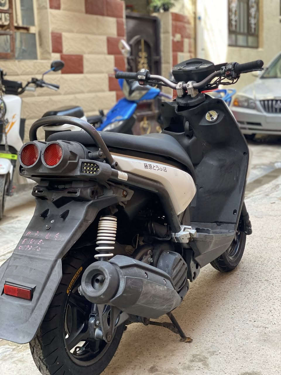 إسلام عليكم اخوان دراجه سكنس جبلي نوزل خطين ماشيه  41حقيقي  أروق كامله كفاله عامه ختم واحد ضمان مكينه وكفر 
ملاحضه / دراجه رمبه مو شارع 
مكاني ///بغداد الكريعات 
رقم ***********
