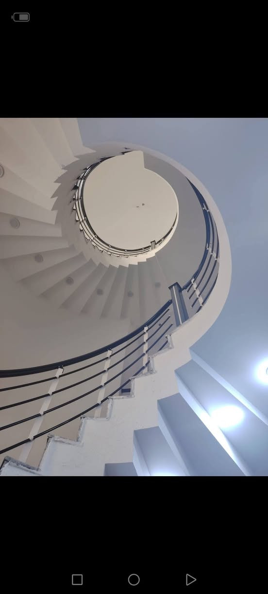 بيت قرب الجسر الإيطالي وقريب على السيدين التبليط طابقين كله طابوق عماره شغل درجه اولى بيت متعوب عليه كله الواح وكرانيت وبورسيلان الطابق الفوك ٣ غرف سويتات وهول كبير بلكونات والسطح شتايگر بناء البيت سنة ٢٥ سعر البيت ٢٧٥ رقم تلفون ***********
