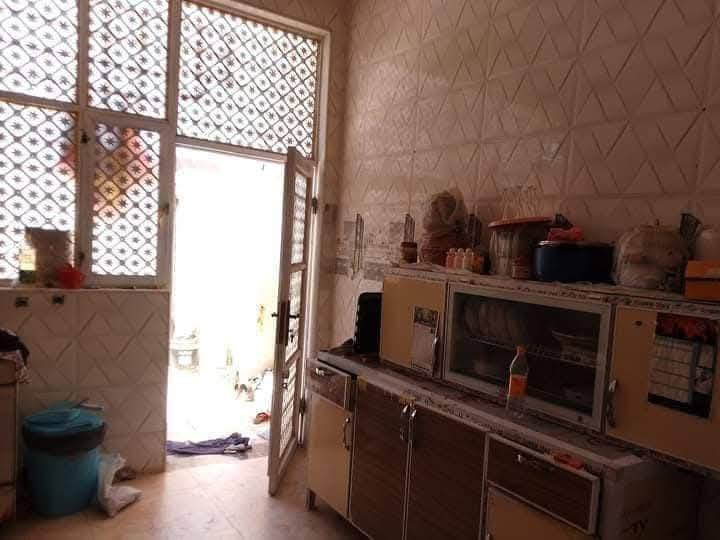 مشتمل للبيع حي الحكيم مساحته ١٢٠ متر غرفة نوم وهول استقبال مطبخ بشارع المركز الصحي منطقة الوائليه مدارس ابتدائية ومتوسطة مركز صحي طابو سند ٢٥ البيت مرقم.   تبليط وصب بالباب شارع
الاتصال واتساب ***********
