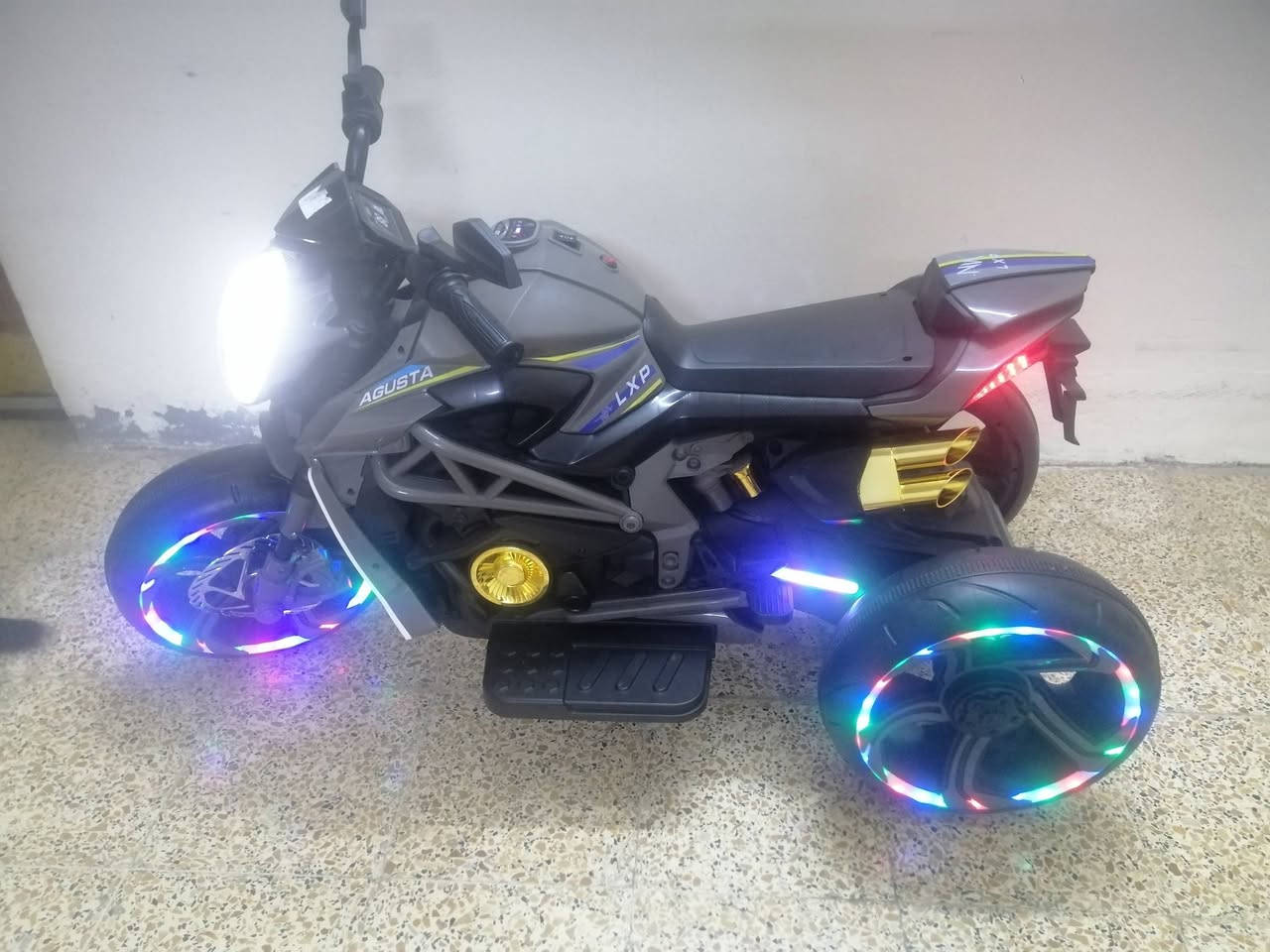 ماطور جديد مستعمل بس شهر كلو شغال شرط مابي اي نقص الحجم الكبير السعر 150قفل الاتصال على الرقم***********
