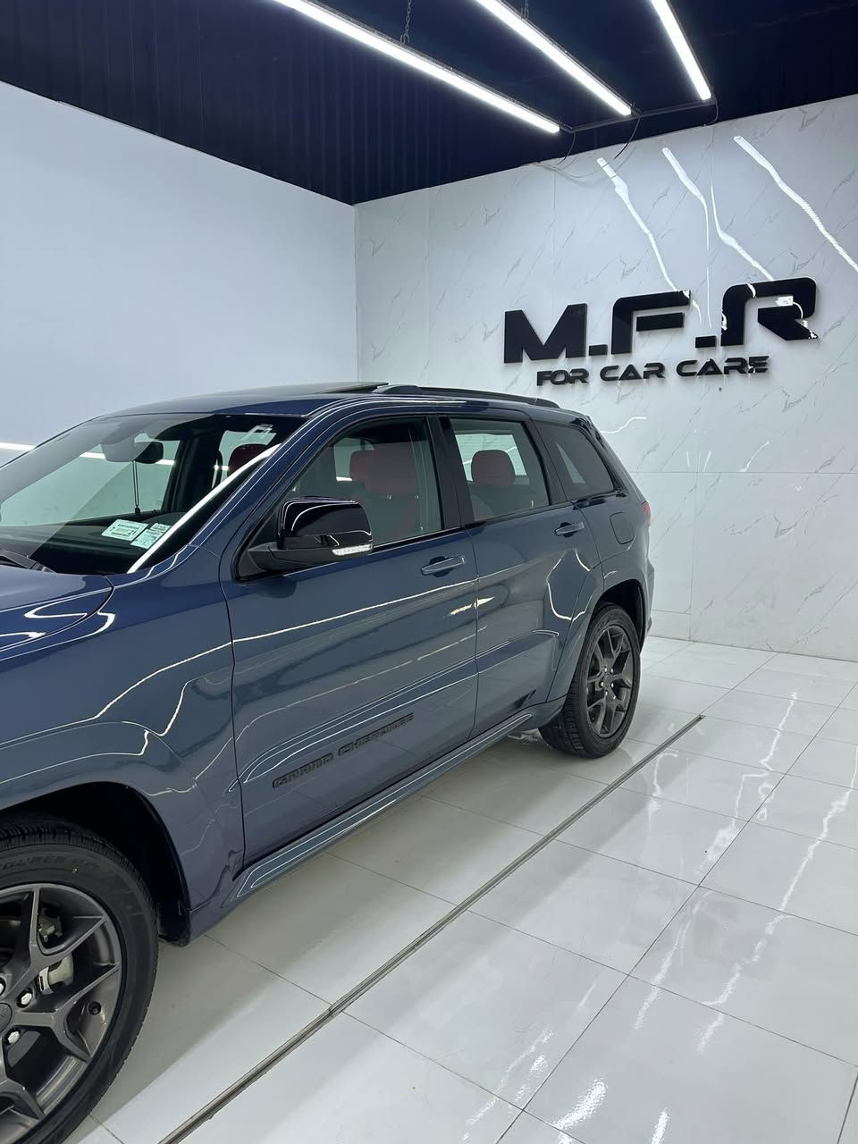 جيب لمتد اكس 
موديل 2020
لون مميز 💙 وسياره هيمي 5700🚀
رقم بغداد ب اسمي تحويل مباشر
سياره ماشيه 62 ميل 
سياره وارد على حادثهه  تعتبر كلين  

المواصفات : 
* نقطة عمياء .
* دفع رباعي 4x4 . 
* فرش المقاعد من الجلد . 
*صفي المقاعد الأمامية كهربائية .
* ذاكرة لحفظ وضعيات الجلوس . 
* صفي المقاعد الأمامية مع تدفئة . 
* ويل قياس 20 انج .
* مقود السائق كهربائي . 
* تدفئة ستيرن . 
* سقف بانوراما .
* شاشه كبيرة 8.4 انج .
* نظام الملاحة (GPS) . 
* نظام خاص للطرق الوعرة . 
* مصابيح امامية زنون . 
* المصابيح الأمامية مع LED لايت . 
* كشافات ضباب بروجكتر زنون . 
* تشغيل عن بعد .
* صندوق كهربائي .
*  حساسات خلفية .
* كاميرا خلفية .
* مرايا بخاصية التعتيم الذاتي . 
* مرايا جانبية قابلة للطي . 
* بلوتوث تلفون . 
* محدد سرعة . 
* نظام تشغيل واطفاء اوتماتيكي للمحرك للتوفير من صرف الوقود . ( Auto Start System ) .
سياره مبرمجه كامله ايگل
فتح عقل 
تحديث اون لاين 
برمجة hp 
برمجة دوانز
تعديل استهلاك وقود 
تحيسن استجابة المحرك ودواسة الوقود 
فتح فصلة rpm 
فتح فصلة السرعة 
برمجة سيفتي حماية للمحرك 
السعر 💵💵 315$ وبها مجال بسيط
📍📍 العنوان بغداد كراده خارج 
📞📞 ***********
