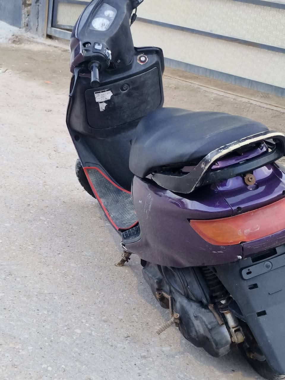 فراشه نثيه مكينه مفتوحه هندر سلف اشاير هورن لايت كله شغال لايتات زنون بيها ابو العدسه دبلات اماميه وكابريته جدد ...سعر 475 مكاني بصره ابو الخصيب للاستفسار ***********
