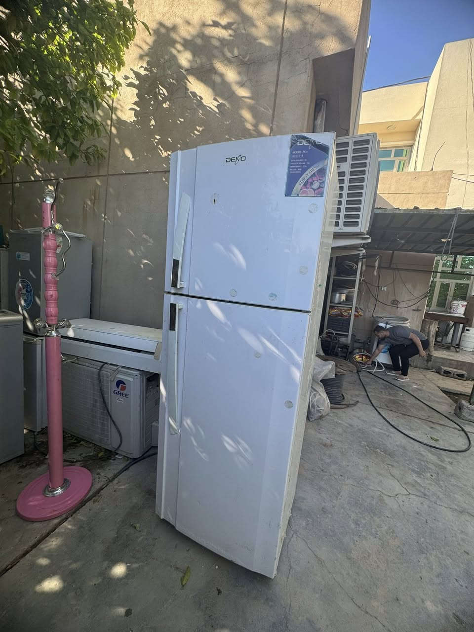 مكيف 2طن انفيرتر تحكم  يسحب 4 انبير سعر 480
مكيف 2طن نوع كرفت سعر350 

ثلاجه 18 قدم اخت الجديده سعر 250 

مكاني رمادي الحزيره  

***********
