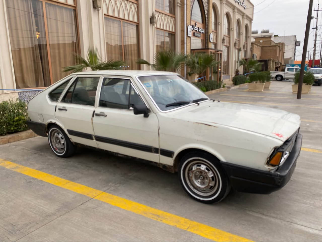 برازيلي 1987
سنويه باسمي مشروع وطني جديد لل2027/10
كوبون بانزين موجود شرط تحويل ثاني يوم 
5گير محرك جيته 2000 
سياره نشط ترايك وين ماتريد ، لايتات امامي جديد 
دبلات و لوي خلفي جديد بوشات عربانه صب جديد 
صدر امامي نص عمر سياره  صبغ بلادي هيكل سياره نضيف مابي ضربات قويه مكان سياره كركوك رحيماوه 
سعر 26و بي مجال شراي خابرني 
رقم او واتساب : *********** كركوك, العراق
