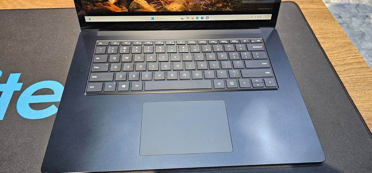 ⸻

✨ فئة الفخامة وصلتكم! ✨
💻 Microsoft Surface Laptop 3 – حجم 15 إنج – لون أسود ملكي

🔹 المعالج: Intel Core i7 – الجيل العاشر
🔹 الرام: 32GB
🔹 التخزين: 1TB SSD
🔹 الشاشة: 15” QHD فخمة ودقتها عالية
🔹 تصميم نحيف، خفيف، وأنيق بشكل يخبل 🔥

📩 راسلنا لمعرفة السعر
الجهاز قطعة مميزة وقليل يندلك بهيج مواصفات ✨

📍 تكنو ماستر – الموصل / المجموعة الثقافية / شارع الحاسبات / عمارة الغانم
📞 *********** – *********** – *********** بغداد, العراق
