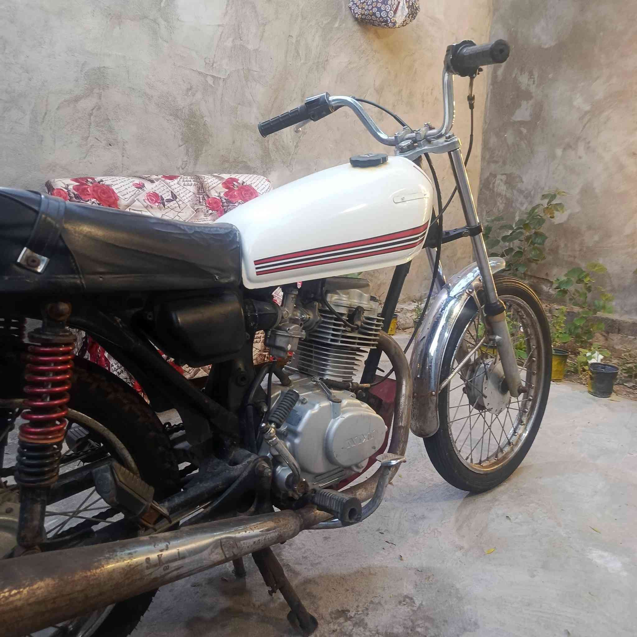 نامه شلامجه ادوات رقم شاصي مكينه ناعمه ونشطه 375وبيها مجال حك جيه الموشراي لايكسر بسعر مكاني قبله *********** مكفوله سرقه
