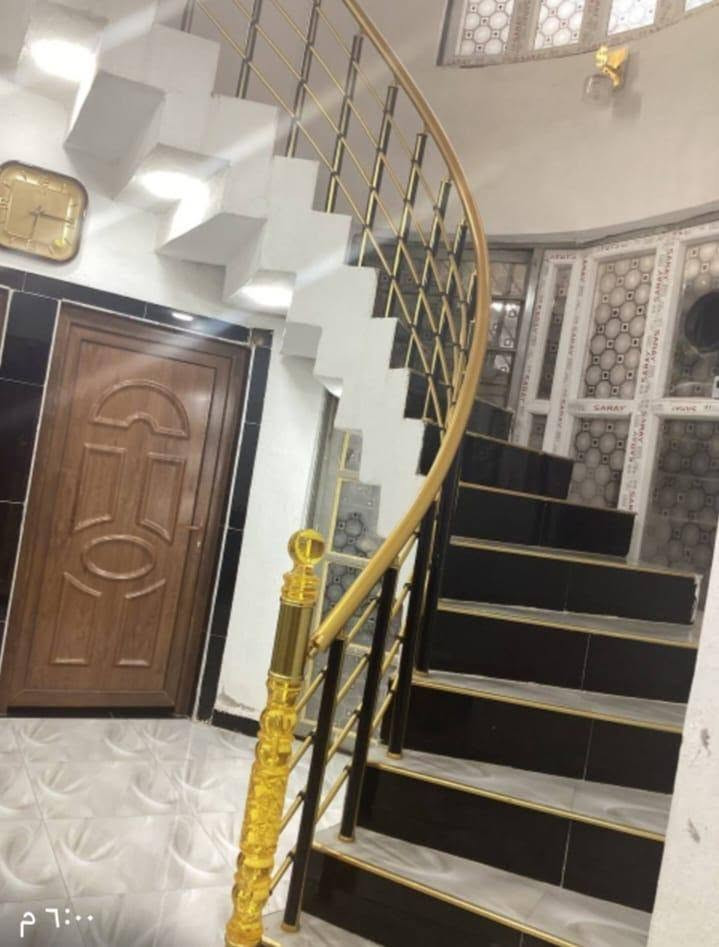 ((للبيع))
دار حديث البناء طابق واحد زراعي حي الحشد 
يتكون من غرفتين نوم صاله استقبال مطبخ حمام داخلي صحيات خارجيه سيراميك ارضيه بورسلين كراج سياره مرقم ومسجل بلديه خدمات ماء ومجاري وكهرباء وتبليط شارع المختار خلف بيت بدر 

مساحة 150 م    --   السعر  77  وبي مجال

***********

***********      (( مكتب النورس للعقار  ))

