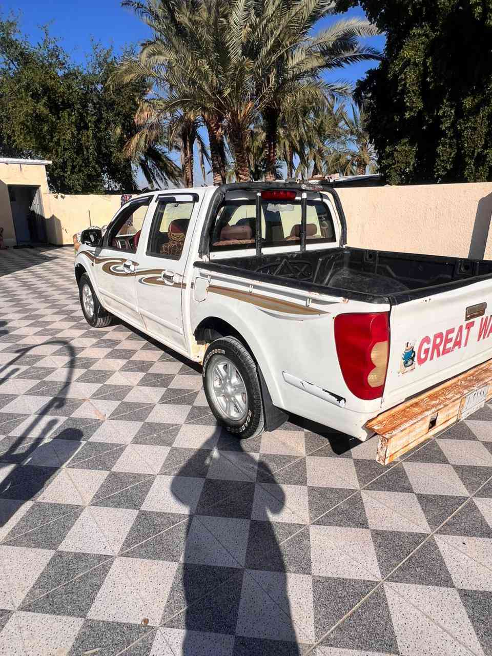 السلام عليكم
كريت ويل 2014 بأسمي رقم ذي قار 
نضيفه مامتعوبه تخم تاير وحداديه قبل ايام مسويها ماناقصها اي شي كهربائيات كلها شغاله 
بيها خياسات بسيطه برباعة البيبان وسويتهن وبيها جاملغ الايسر والبنيد امبدلات اثر طخه بدون دواخل مكينه كير مكفولات 
سنويه بعدهي مامنتهيه لل26 
السعر 67 وبيها مجال 
***********
