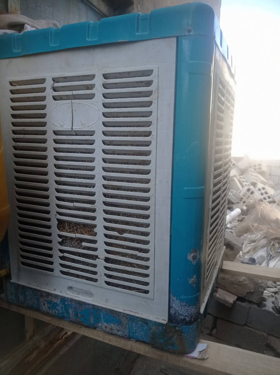 للبيع حجم2000 ستخدام قليل بيبان بلاستك حته ليف توني ماخذه جديد ماطور سرعتين 75 مع مجال قليل ((الشوملي)) ***********
