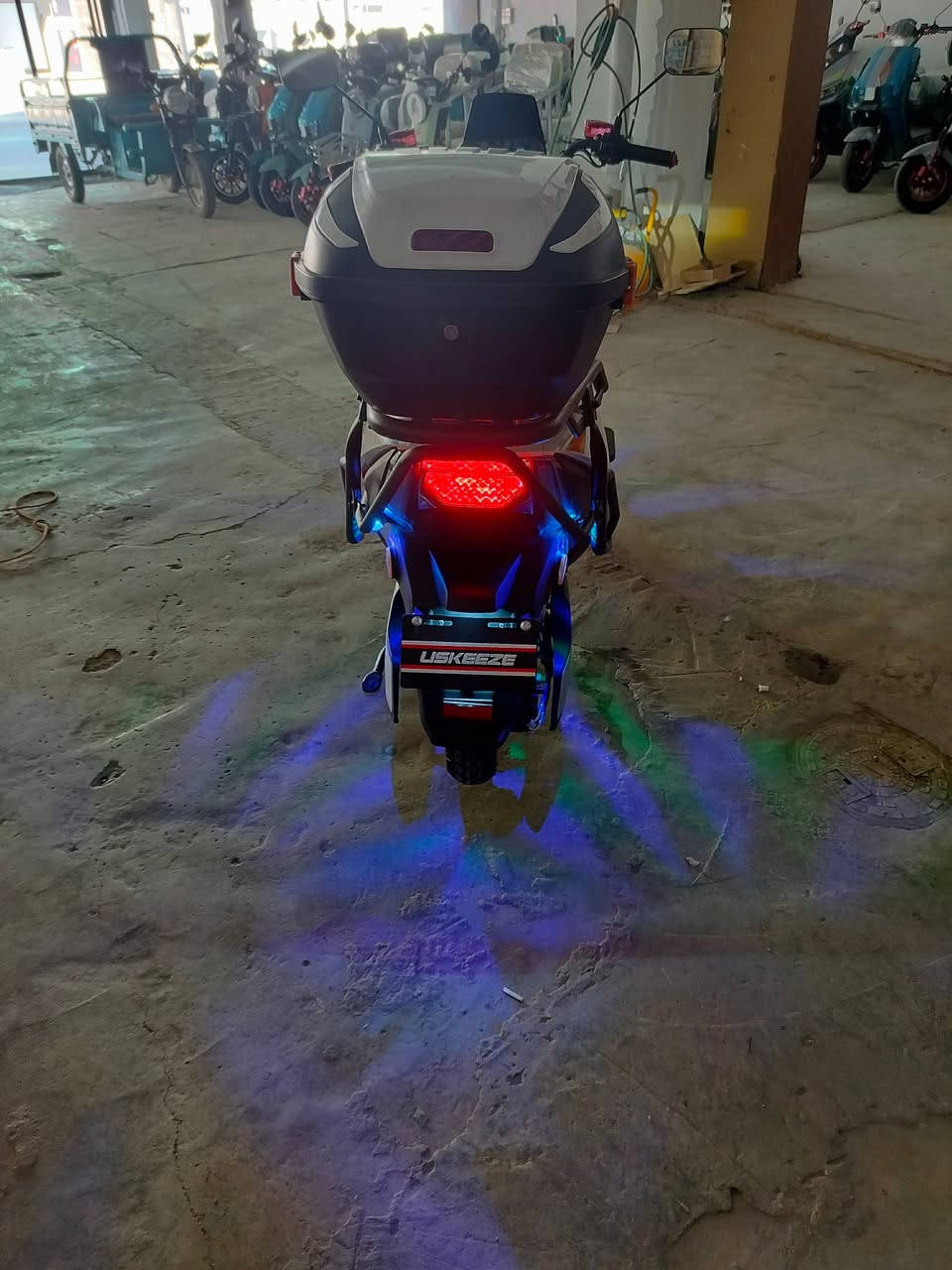 للبيع سكنس مدرع مستخدم 5ايام
فول جديد بعده 6بطاريات كله عل فحص السعر 800وبي مجال لحد يكلي مستخدم فقط 5ايام 
***********
***********
