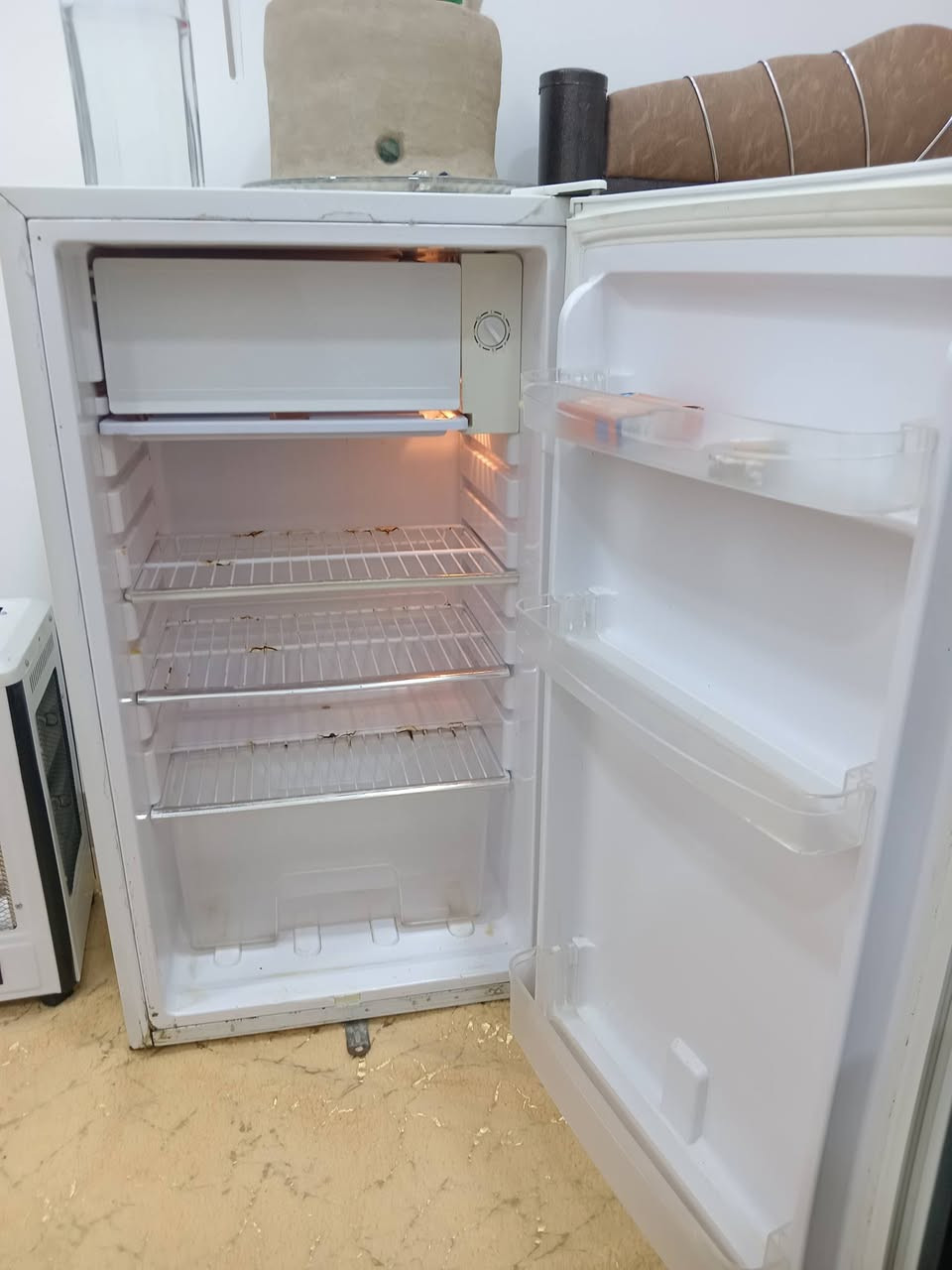 ثلاجه للبيع تجميد فول السع100 الكبير ره 150 والصغيره 50 الف العنوان حله ورديه المراسله على الخاص


**إذا كنت صاحب هذا الإعلان وتريد حذفه لأي سبب، رجاءا أرسل رسالة إلى الدعم الفني**