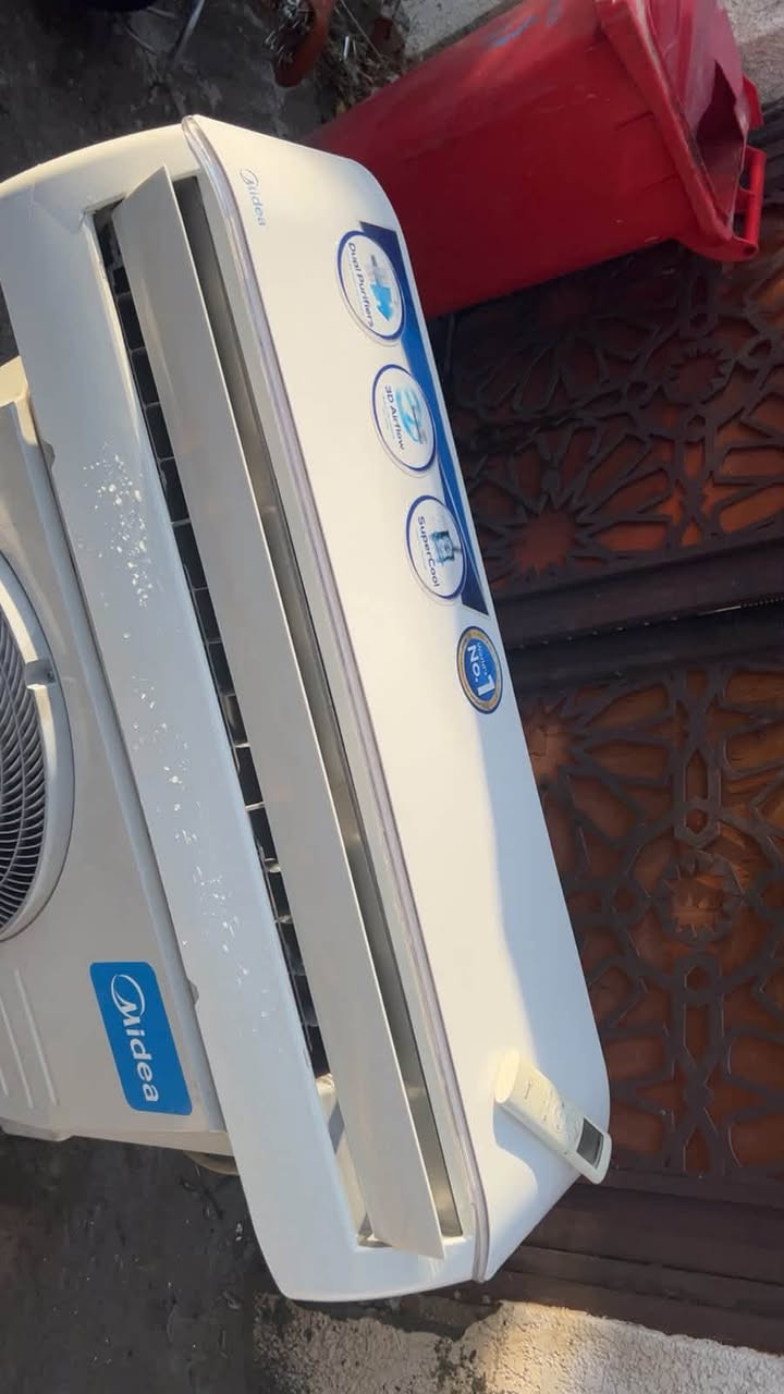 السلام عليكم اخوان سبلت للبيع نوع ميديا الاصلي ثنين طن السبلت بعده جديد مستعمل قليل نظافه 90/100 كامل مكمل غاز مفول وعل فحص ماطور بلادي تبريده ثلج ☃️❄️🧊 السبلت راديتراته بعدهن صفر السبلت مغسول وجاهز بس شد السبلت كلشي يشتغل بي حساسات موزعات السبلت مع كامل ملحقاته بواري جديد بل كارتون وايرات ريمونت السبلت بلادي مكفول من فتحت البرغي
ملاحظه : السبلت فقط ملغيه التدفئه 
السبلت تاخذه من باب بيتي وبي ضمان 
الميديا معروف بتبريده وتدفعه القوي 
السعر  :  375 وبي مجال كلش بسيط 
للاتصال :  ***********
الموقع : بغداد شارع فلسطين
