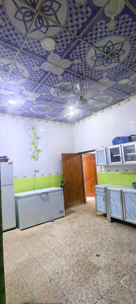 بيع مباشر حي ميسان
المساحه ٢٠٠م
شريط حي ميسان تقاطع شارع البوريات
الفرع المقابل دره مول
بيت طابقين دبل فاليوم السقف صب كونكريت
يحتوي على 4 غرف واستقبال وصالة ومطبخ وصحيات 3  ثنين بالطابق الاول ووحدة بالطابق الثاني
مكاشيف 2
شارع 10
السعر 275 قابل للتفاوض
تواصل 
***********
