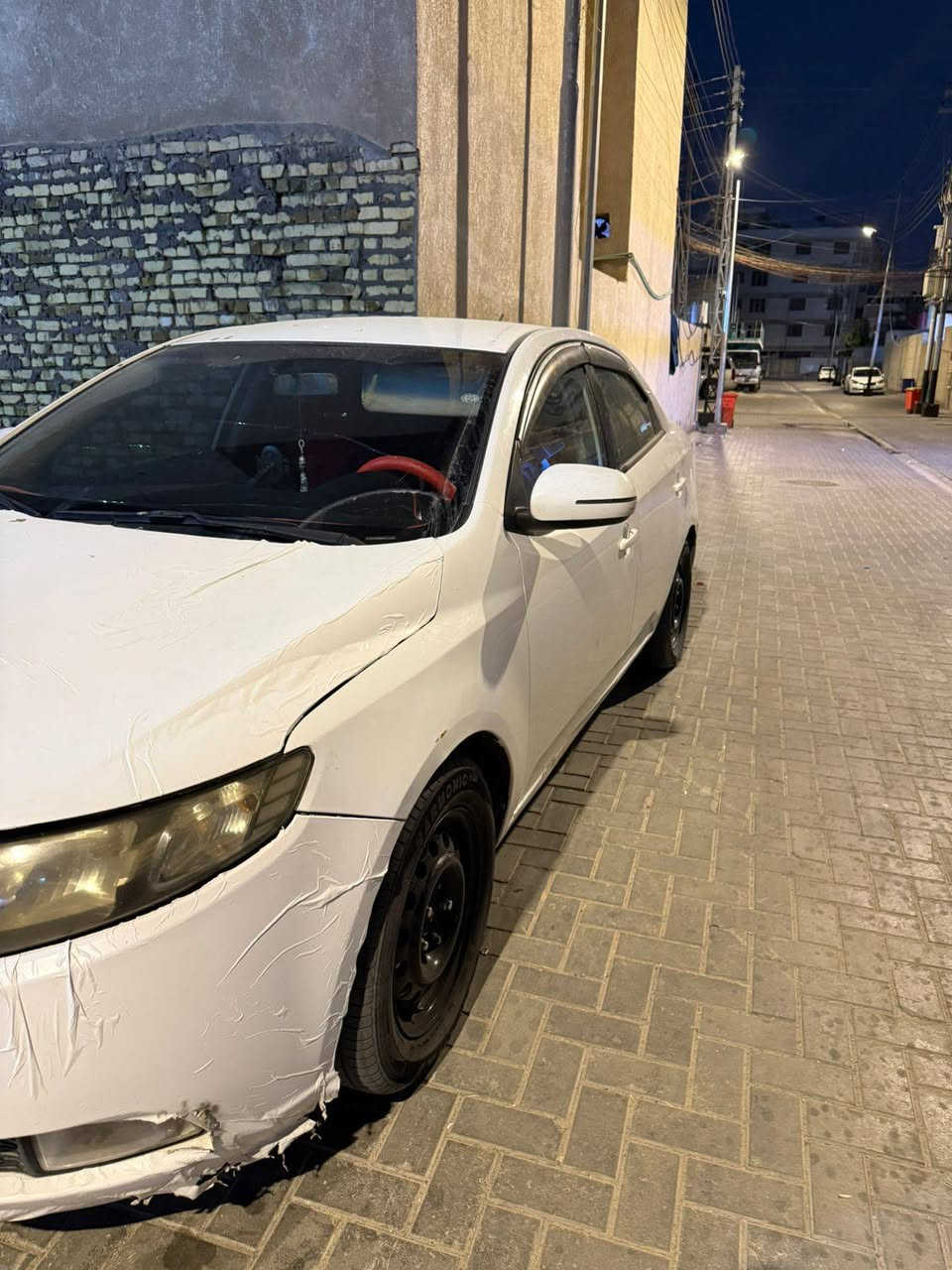 السلام عليكم سيراتو مديل 11  بيهة ضربه بل بنيد نفسه باقي ما مبدل وبيهة شويه دحجات مكينه مفتوحه بس شرط لا تنغيص ولا تبخير ولا دكت دوانز ابد بانزين عادي وما اكلكم مال موضف وهل سوالف لا السياره دايحه يوميه بمكان ماشيه 279عنواني بصره *********** السعر  90بيهة مجال قليل
