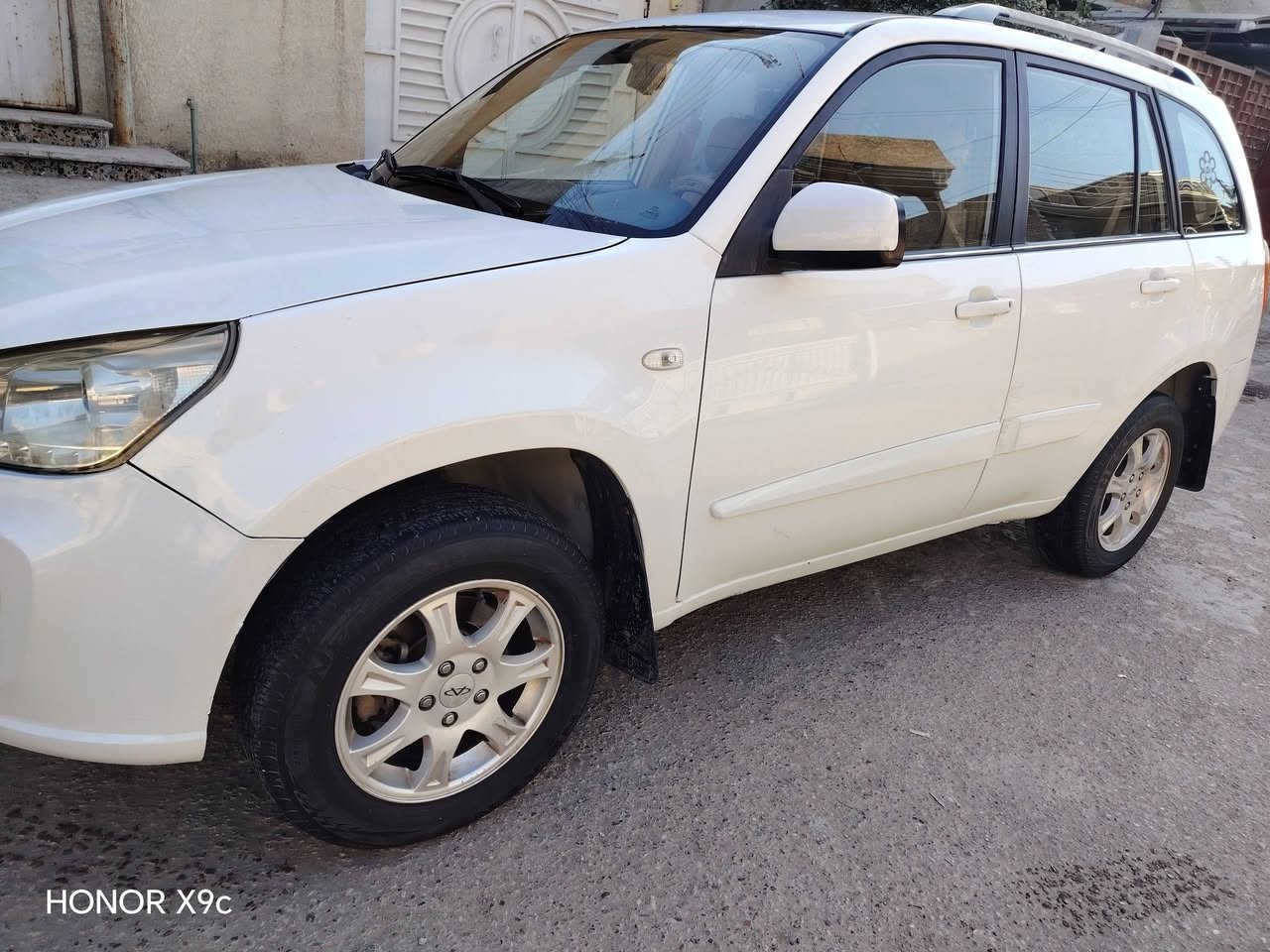 سلام عليكم شيري تيكو موديل 2012 رقم بغداد الدولي الجديد سياره بأسمي ماشيه 137كم بيه جاملغ لايس صبغ الأمامي فقط بدون د اخل وشويه من باب كير محرك صدر بحاله جيده السعر 53وبيه مجال مكان بغداد الزعفرانيه ***********
