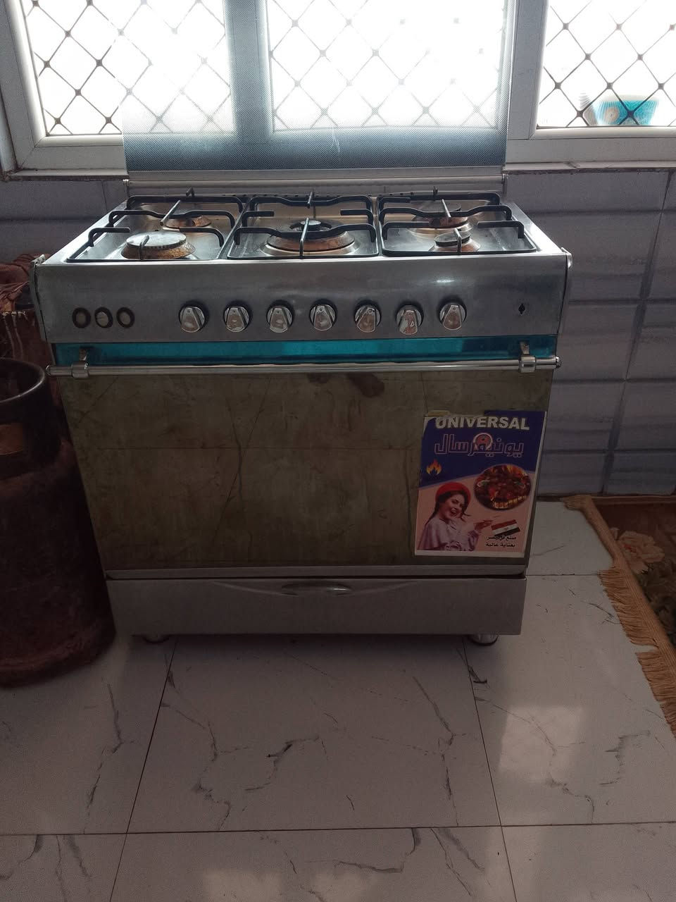 طباخ نظيف شغال كامل حتى الافران شغالة فوك وجوة نار فول السعر 175 وبي مجال *********** مكاني اطرف الخالص
