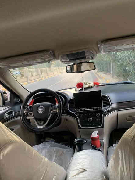 السلام عليكم
جيب لمتدد 2015 خليجي 
ماشية 105 
سنوية جديدة بأسمي هزة جديدة
محرك وگير شرط
بيها باردات قليلة جداً
السيارة جديدة مال بيت 
صدر جديد باتري جديد
المواصفات ⬇️
 تشغيل عن بعد شاشه جبيره
شفتات ستيرن
جنطه كهربائي شفط
حساسات خلفية
قطعتين تبريد ثلج
كشن خزن ميموري وضعيات قيادة
مقاعد جلد اصليه
كهرباء (تدفئة+تبريد)
كشن خلفية تدفئه
تدفئه بالستيرن   
يدات ستيل اصل
كامرة خلفية 
استيرن كهرباء + تدفئة
فول تحكم استيرن 
ناقل حركة ٨ نمر
نظام سبورت S
نضام اقتصادي
مري _جانبي_تدفئة مرايا_جانبية_حساسة_للضباب_ تعمل_
تلقائياً + اشارة بالمري
لايت عدسات زنون
كلوب طوارء بلجنطه

عنواني موصل حي العربي 
***********
***********
السعر 250 وبيها مجال
