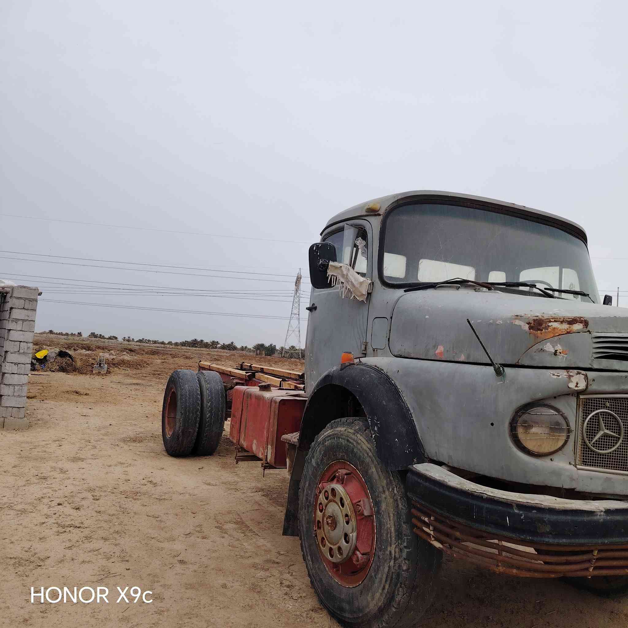 السلام عليكم اجمل للبيع 56 سياره مقفوله كهربائيات حداديه طيارات تخوم رقم انجليزي  سياره مشروع وطني باسمي ثانويه 30 ***********
