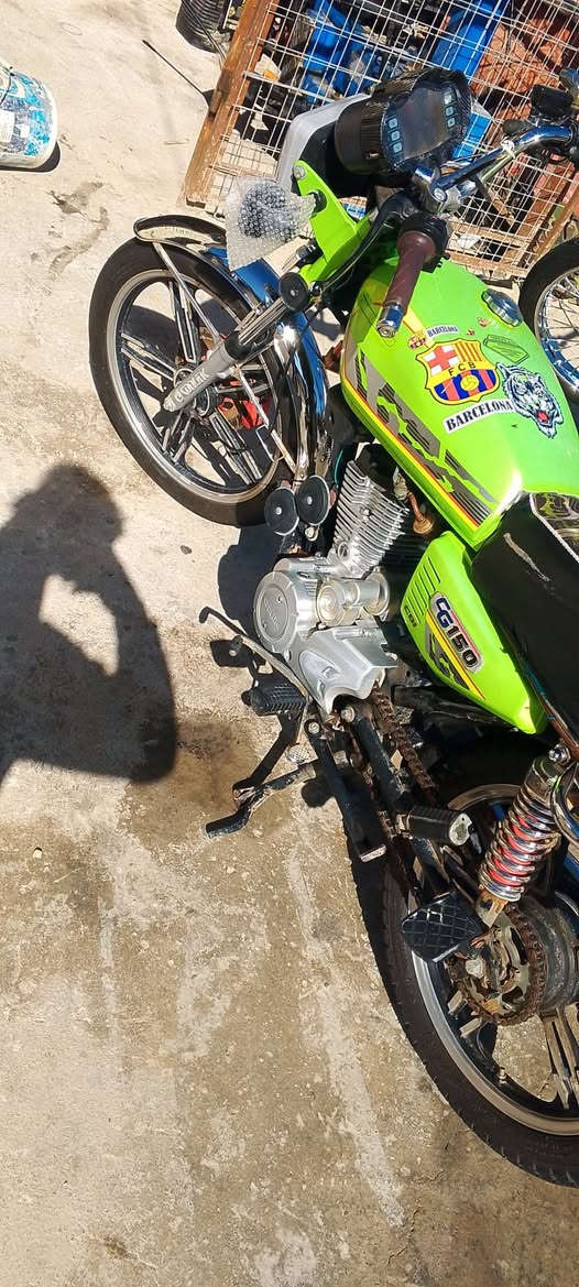 السلام عليكم دراجه سيفانه 5كير موديل 2024 اوراق اصول شغاله من كلشي مكاني القاسم السعر 800 وبيه مجال


**إذا كنت صاحب هذا الإعلان وتريد حذفه لأي سبب، رجاءا أرسل رسالة إلى الدعم الفني**