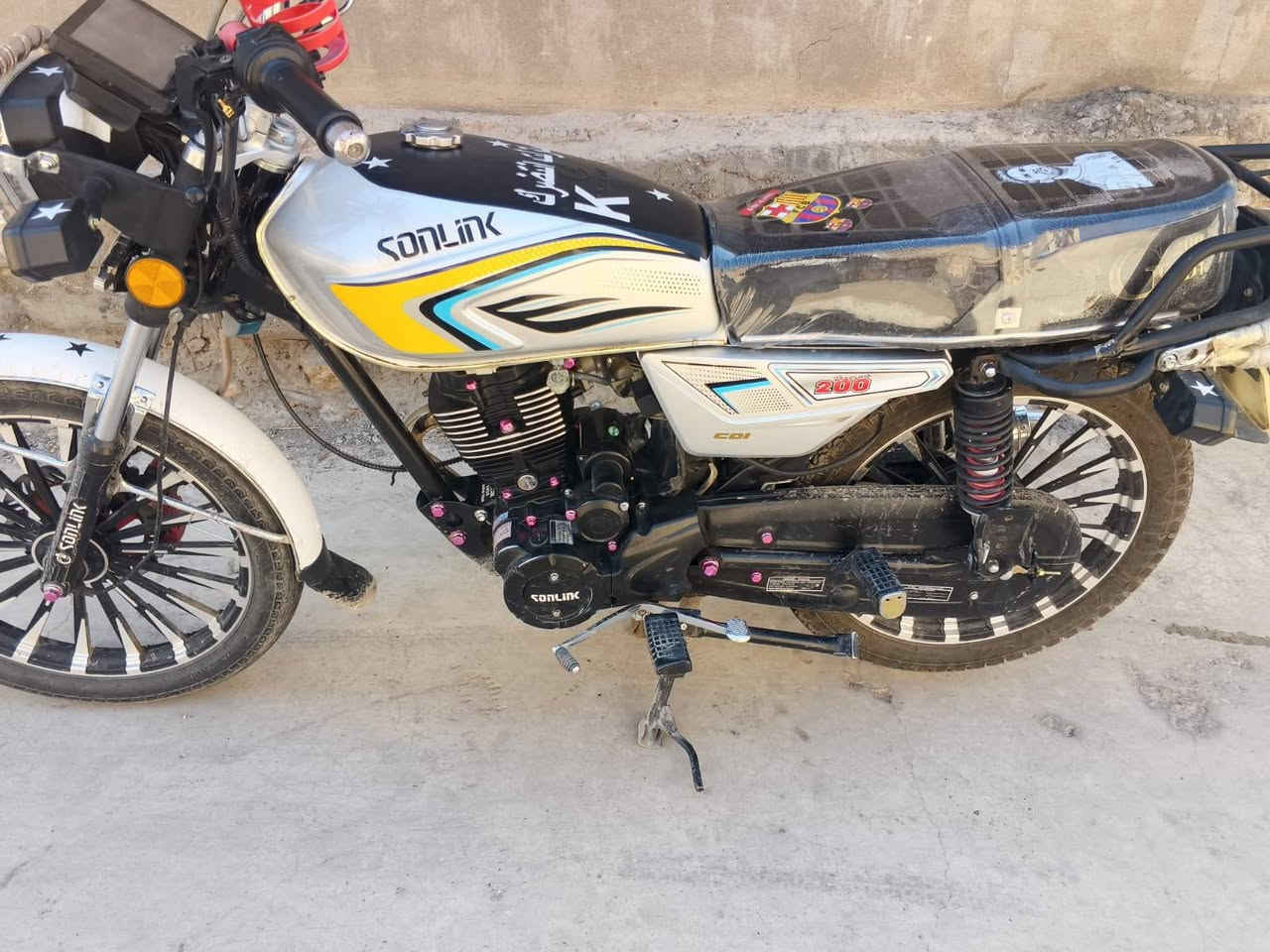 سلام عليكم!!! مكلف بلنشر!!! دراجه سيفان 25 ضاغطه او زنجيل شلعه معدل تخبل بيهه اشاره وحده  طافيه او الدشبول بيهه ورقه كارتونيه سعره 750 او بيهه مجال مكانه ديالى شهربان المقداديه ***********
