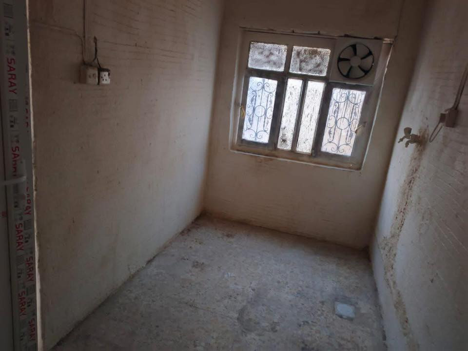 السلام عليكم… متوفر بيت للايجار 100متر يحتوي على غرفة وصالة مفتوحة ؏ الهول ومطبخ وصحيات..  مكانه حي العسكري شارع المكاتب خلف اسواق كلشي وكلاشي…
للاستفسار الاتصال ؏ الرقم…
***********
