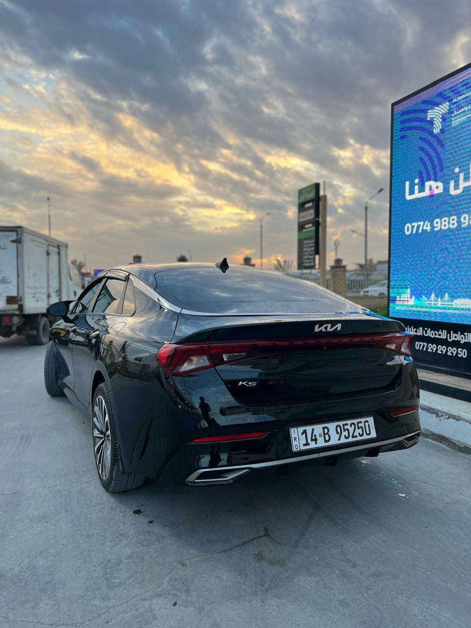 السلام عليكم اخوان كي فايف للبيع صاحبه مستعجل او يريد يبيع حته وكت ما عنده ينشره انه نشرته السياره جاهز ما بيه اي 
نقص حداد تايرات جدد السياره جديده بمعنه الكلمه مو اصفته معروفه بعد مديل 2022 السعر 148 او بيه مجال او بل الخير عل ياخذه اخوان مكلف بل النشر انه هذا رقم او خابروه يمته ما تردون 
وتساب عنده *********** ارجع وكول مكلف بل النشره 
السياره بيه بس جاملق او بنيد امبدل نفس الون بس الباقي كفاله
