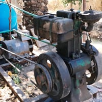 أبيع مضخة/ماطور ديزل ثابتة مع المنظومة مالها، مستخدمة لكن شكلها واضح و...