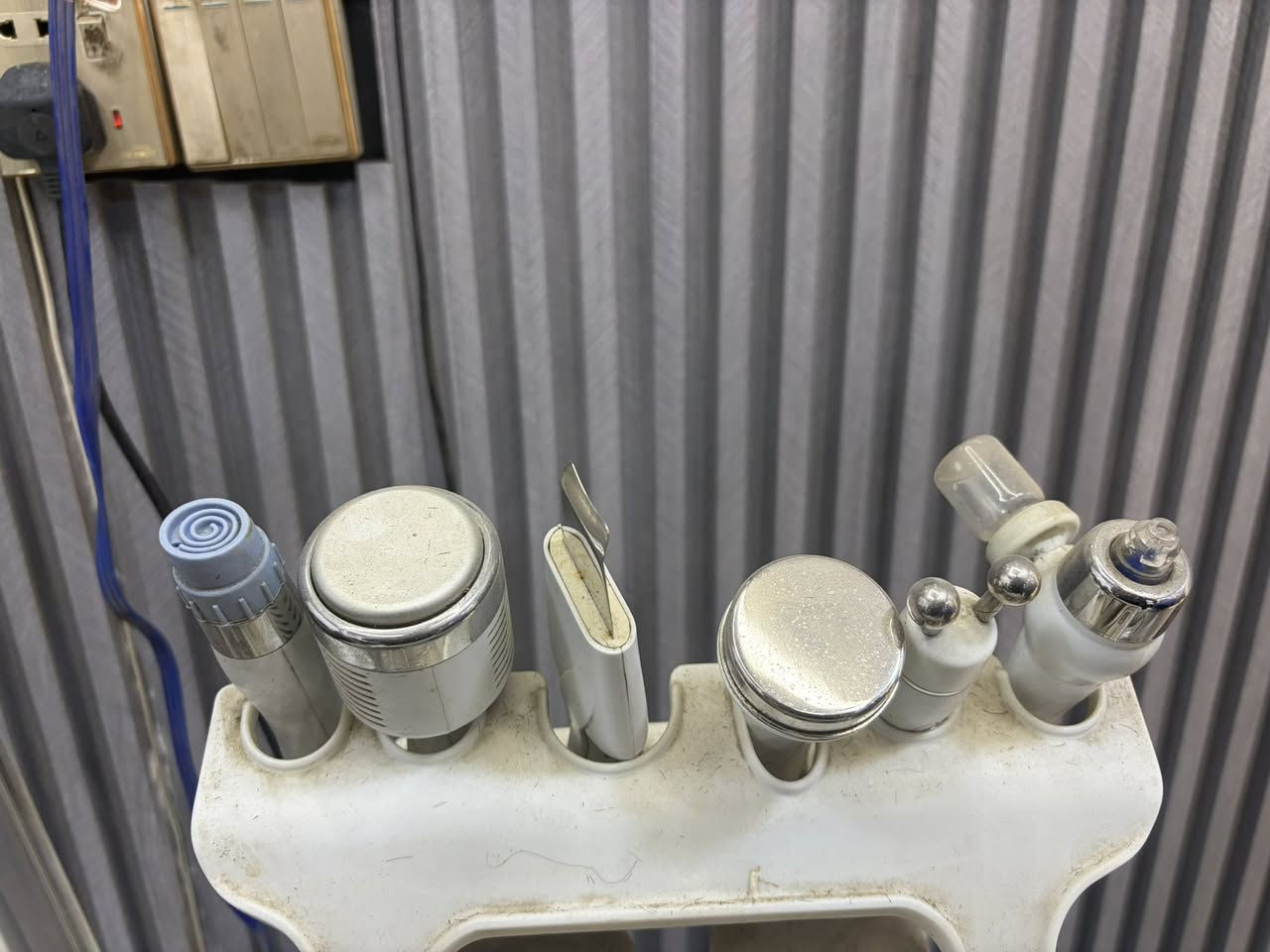 جهاز تنضيف بشره متروك كلشي شغال بي ومابي اي نقص ومثل مدشوفون التراب عليه لان متروك وممشتغلين بي الي حاب يشتري بسعر زين والجهاز حاله حال الجديد لل بيع فقط واتساب ***********
