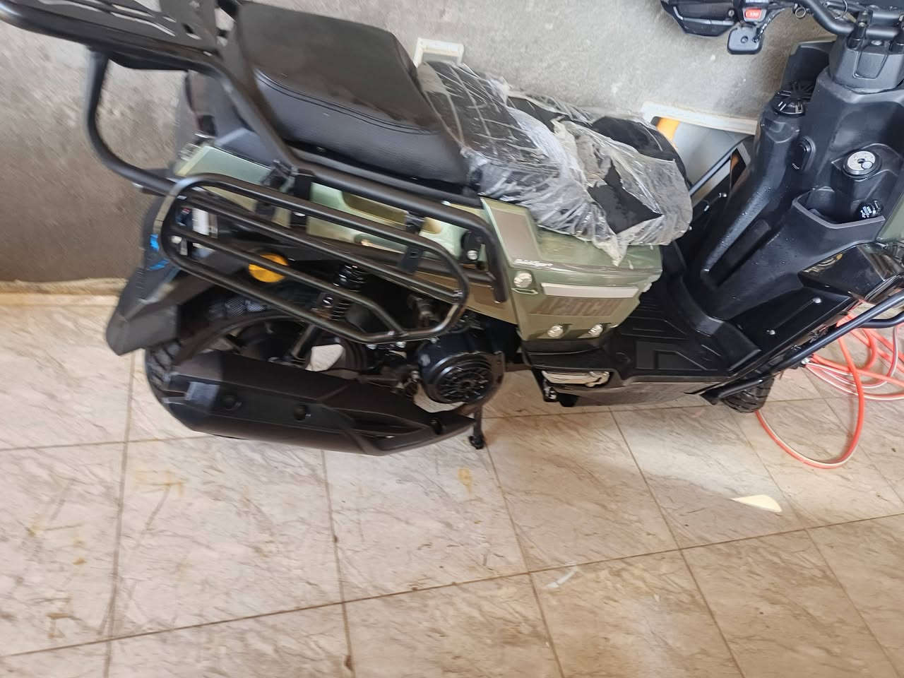 السلام عليكم من رخصة الادمن المحترم دراجه اباجي استعمال قليل موديل 2025 صار شهرين من اخذتها بعدهي جديده ام بي ثري بلوتوث تشغيل عن بعد صافره انذار وياها سويجات عدد 2 وبصمات عدد 2 السعر مليون وبيها مجال قليل العنوان بصره ابي الخصيب ***********
