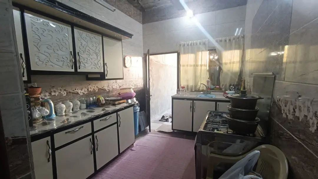 ‏                  دار للبيع  ١٥٣متر  
‏                  واجهه ٦ × ٢٥ م
‏                 طابو ملك صرف طابقين        
‏                 فرع عريض و موقع مميز جدا 
‏
‏ طابق 1️⃣ 
· ‏استقبال 
· ‏غرفتين نوم 
· ‏مطبخ و هول
· ‏صحيات 
‏ـ كراج سيارة 
· ‏درج خارجي 
‏
‏طابق 2️⃣ 
· ‏غرفتين نوم 
‏ـ استقبال 
· ‏مطبخ وهول 
· ‏صحيات 
‏
‏📍عنوان الدار 🏡
‏كركوك - حي القادسية الاولى ثاني بيت على سايدين قادسية اولى و بنجاعلي فرع مقابل مجمع نيكا للكهربائيات 
‏
‏☎️ للإستفسار يرجى الاتصال 
‏بالأرقام الموبايلات الواردة أدناه
‏📲  ***********

‏
