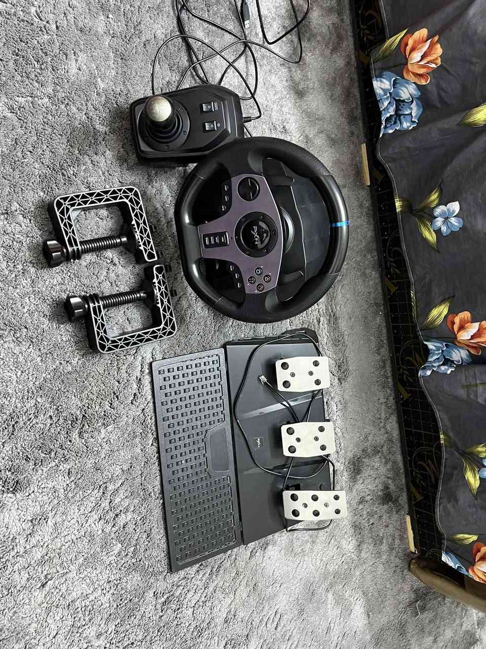 السلام عليكم ورحمة الله وبركاته                                                                                                  دركسونpxn v9 كامل للبيع                                                                                                      يشغل اكس بوكس سيريس Sوو PC.و بليستيشن 4/3.                                                 ستيرن                                                                                                                                        كير 6 نمر                                                                                                                                    دواسات                                                                                                                                   والكرتون ويا
يجي ويا قرص سيارات                                                                                                                           يتحول من 900 درجه إلى 270 درجه.                                                                                  السعر130 ألف                                                                                                                          مكاني الوشاش قرب سوق مفتن                                                                           الرقم (***********)
