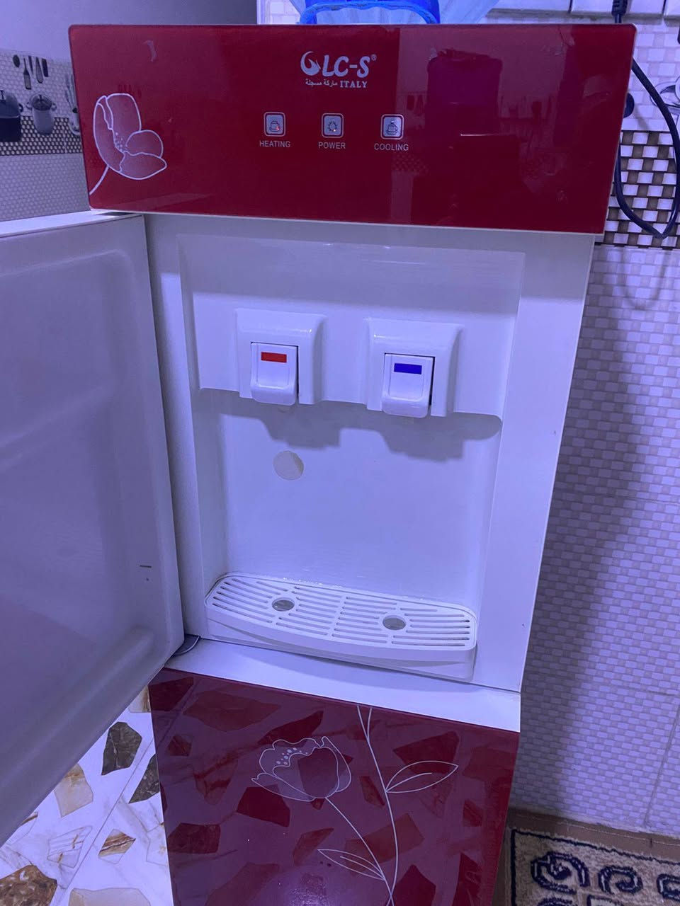 براد للبيع نظيف فول كل عيب مابي شغال حار وبارد وثلاجة كل نقص مابي كل غراض الشركة موجودة بي وضع بلادي شركة ماواصل تصليح السعر ٦٥وبي مجال بسيط الشراي يخابر ***********
